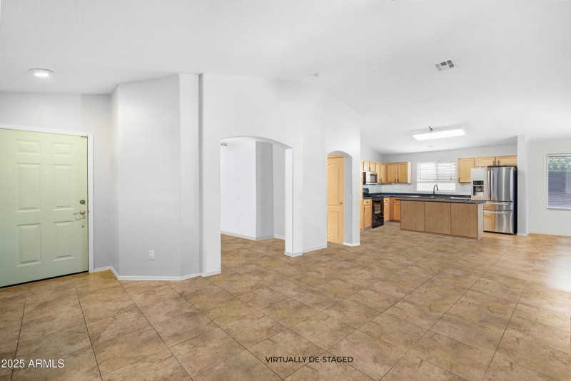 44355WOsterDr-24-2-VirtuallyDe-Staged