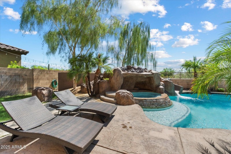 Upper Lounge Pool Deck