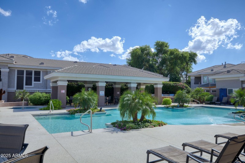 KIERLAND GREENS SWIMMING POOL