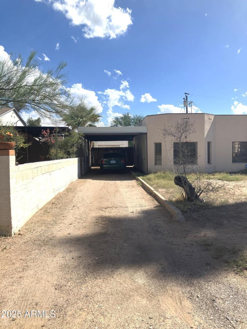 Front of 1637 E Roma Ave