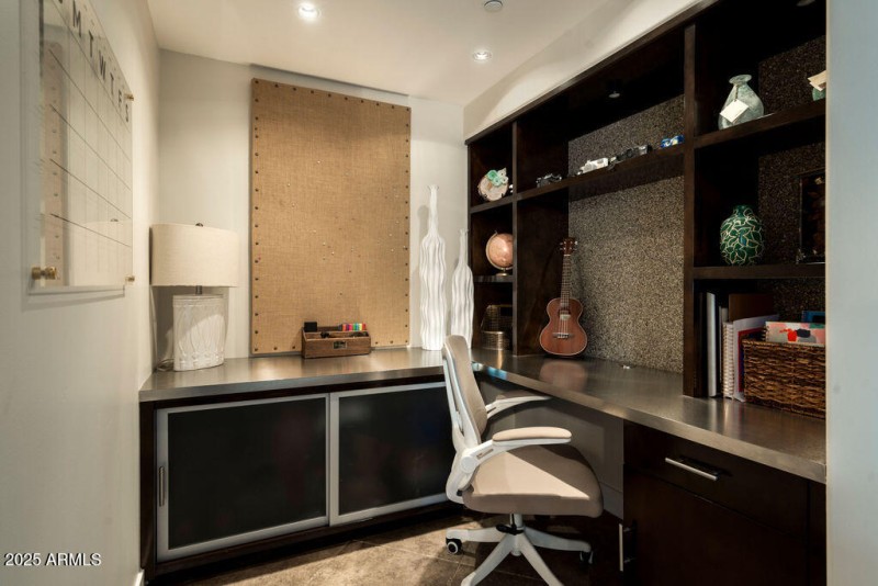 Den off Sitting area