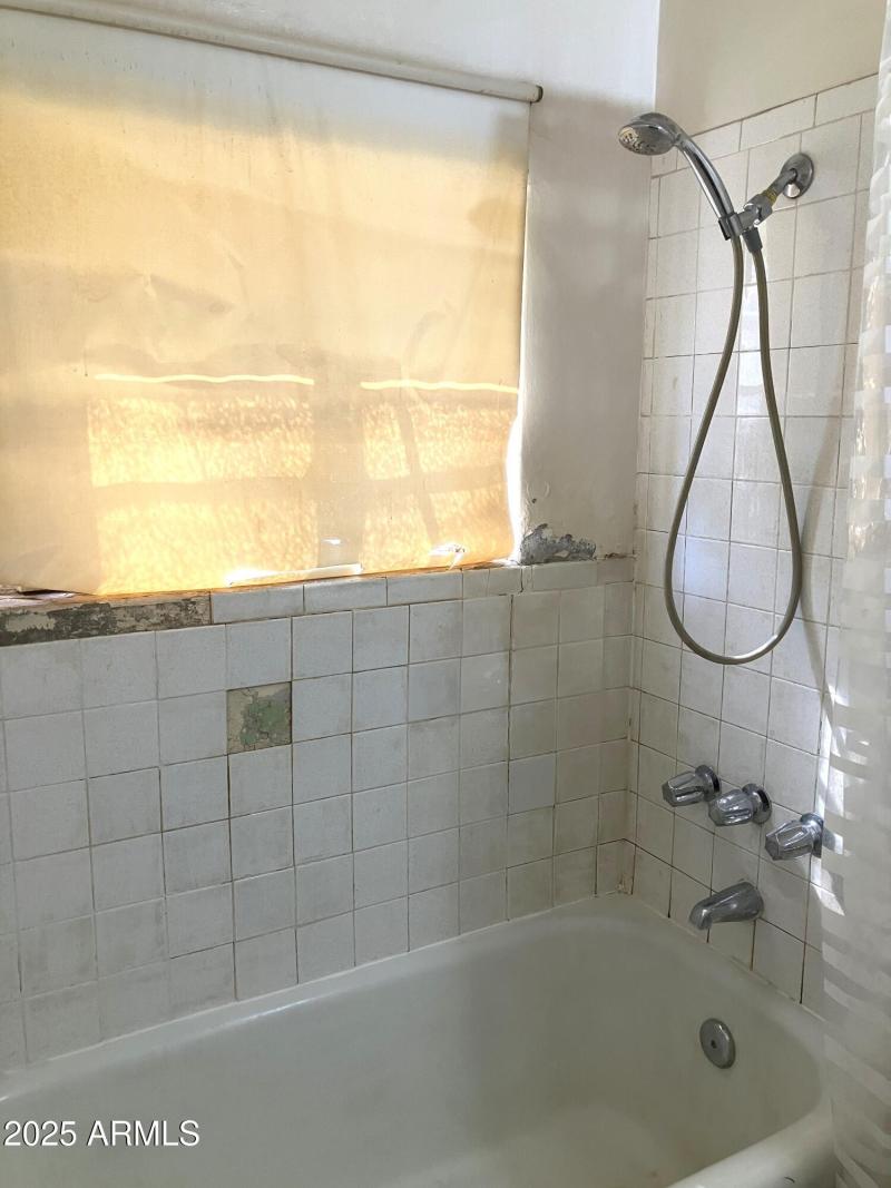 Master Bathroom off Hallway