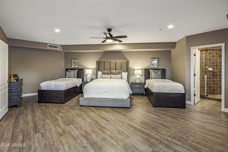 Downstairs XL bedroom bunkroom