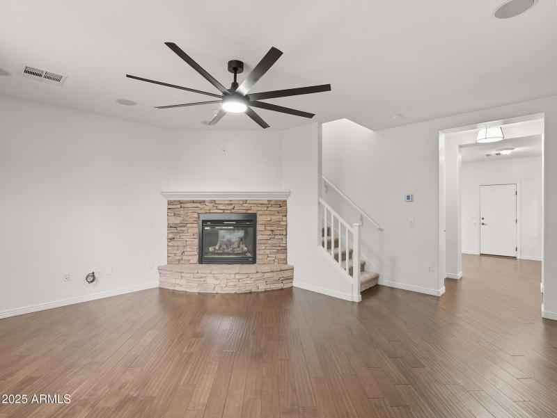 large-019940ae-f08e-70be-8354-558fdec037