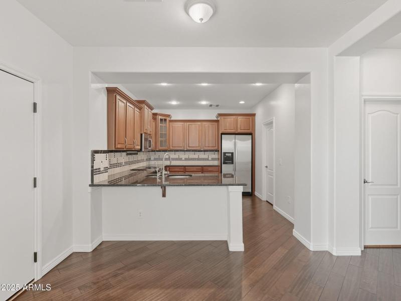 large-019940ae-f1c3-73d0-b5d7-eb7e45002e