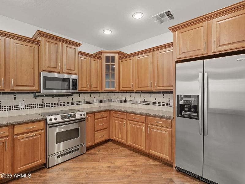 large-019940ae-f1f6-705a-a17c-f504a6dc3d