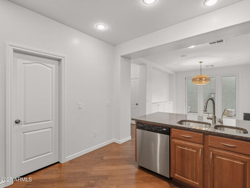 large-019940ae-f262-7136-bfc6-0919f16516