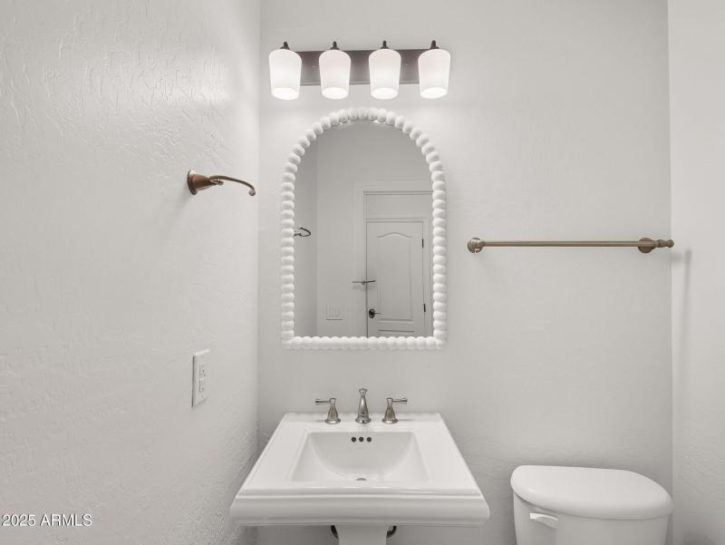 large-019940ae-f6b1-7119-a163-c56ddc5c34