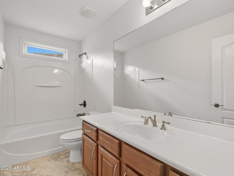 large-019940ae-f6e3-7319-b823-e97fadf6e7