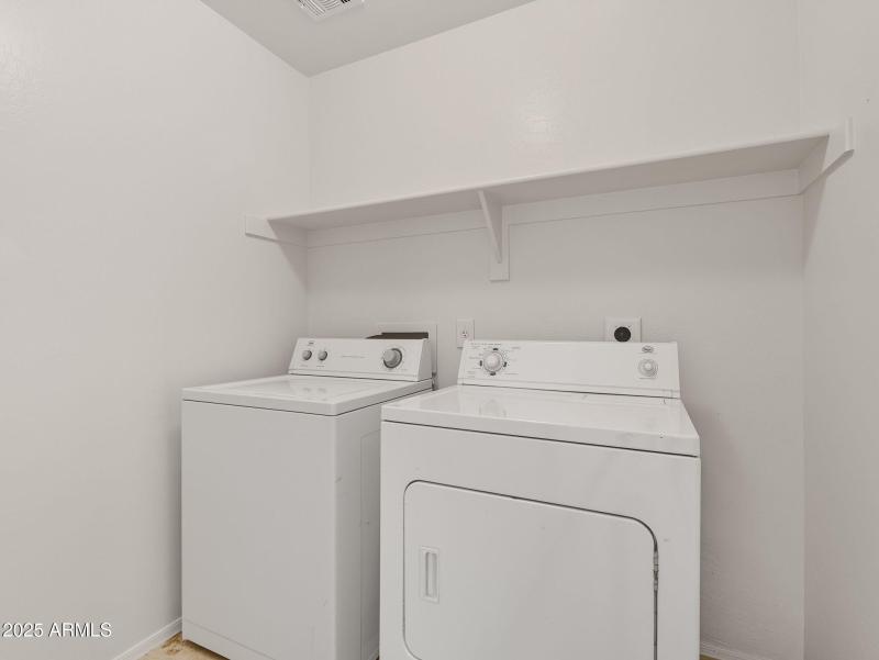 large-019940ae-f77d-70fc-9642-7504320052