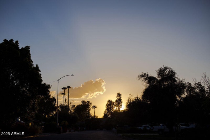 LeslieShillPhoto-ShillSunsetHouseExterio