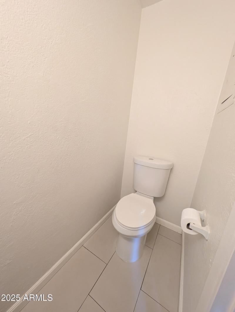 Palomino half bath 2