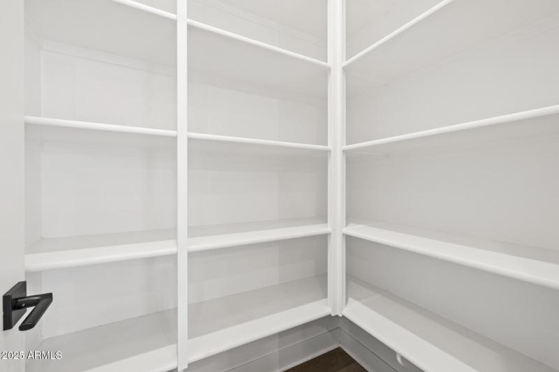 29)PANTRY