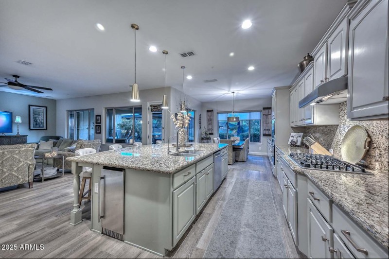 Kitchen to Eat-in Area