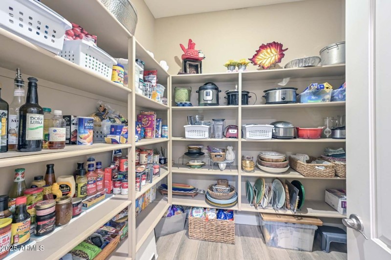 Walk-in-Pantry