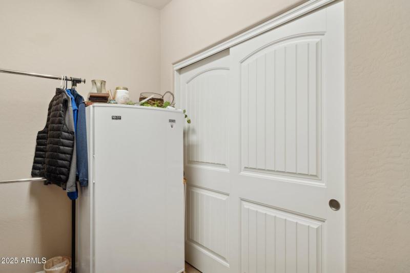 37-web-or-mls-1311-e-barrett-dr