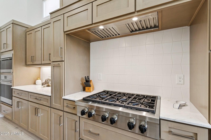 19-web-or-mls-12885-e-rosewood-dr