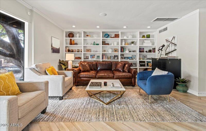 15-4721 E Calle Redonda 15