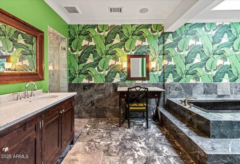 21-4721 E Calle Redonda 21