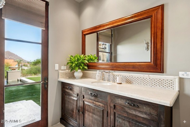 Bedroom 3 Ensuite -5738-n-32nd-pl