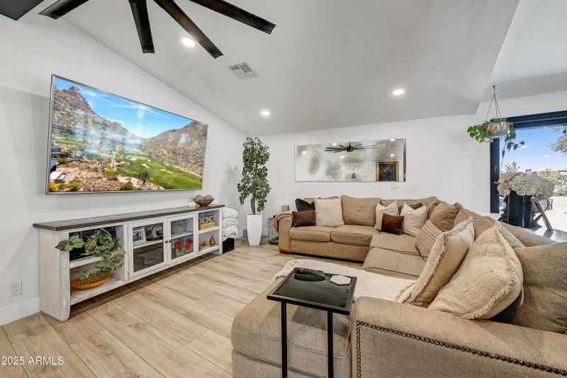 07-Conversation Area