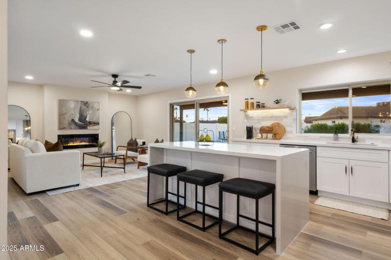 18-web-or-mls-15034-n-54th-st