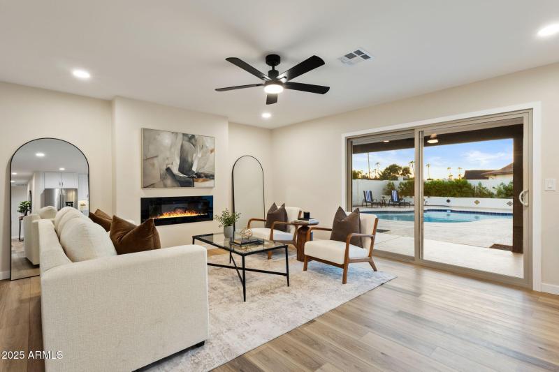 24-web-or-mls-15034-n-54th-st