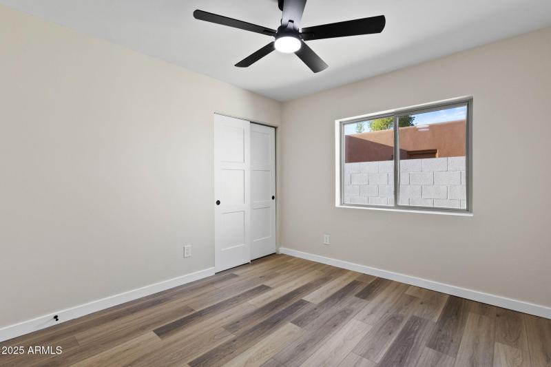 30-web-or-mls-15034-n-54th-st