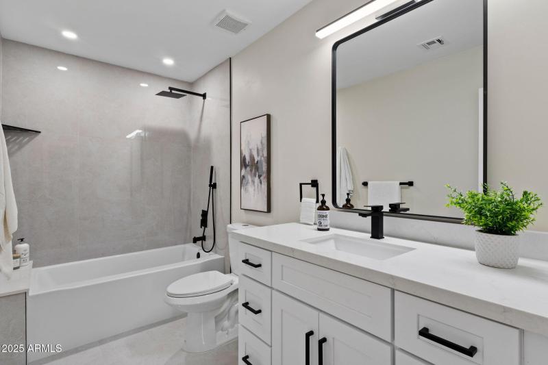 31-web-or-mls-15034-n-54th-st