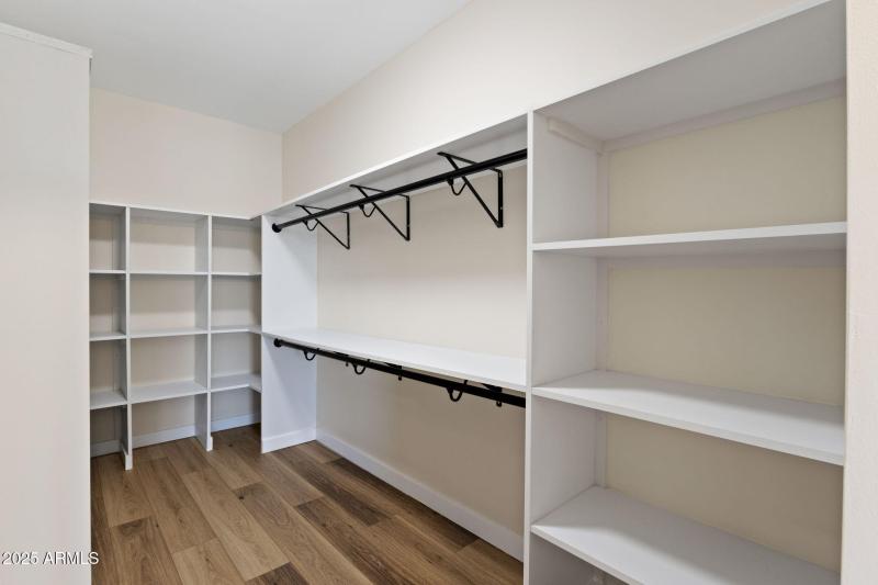 46-web-or-mls-15034-n-54th-st