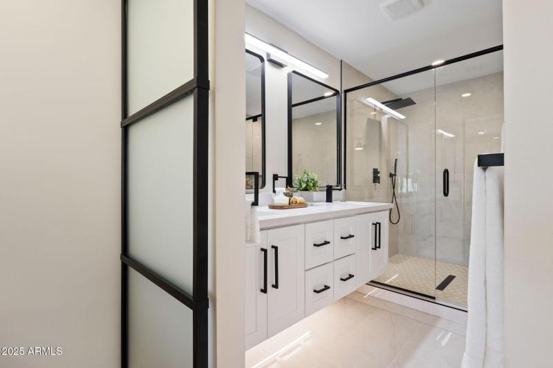 49-web-or-mls-15034-n-54th-st