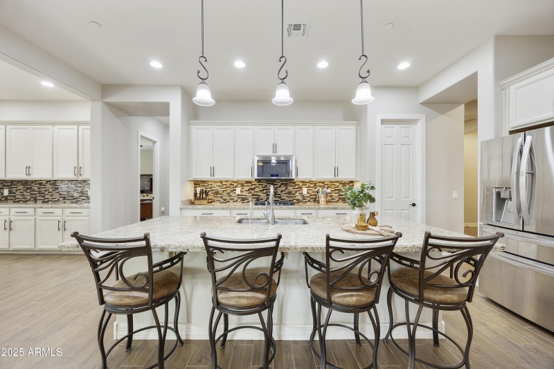 Large island with seating!