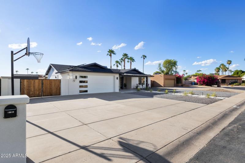 77-web-or-mls-15034-n-54th-st