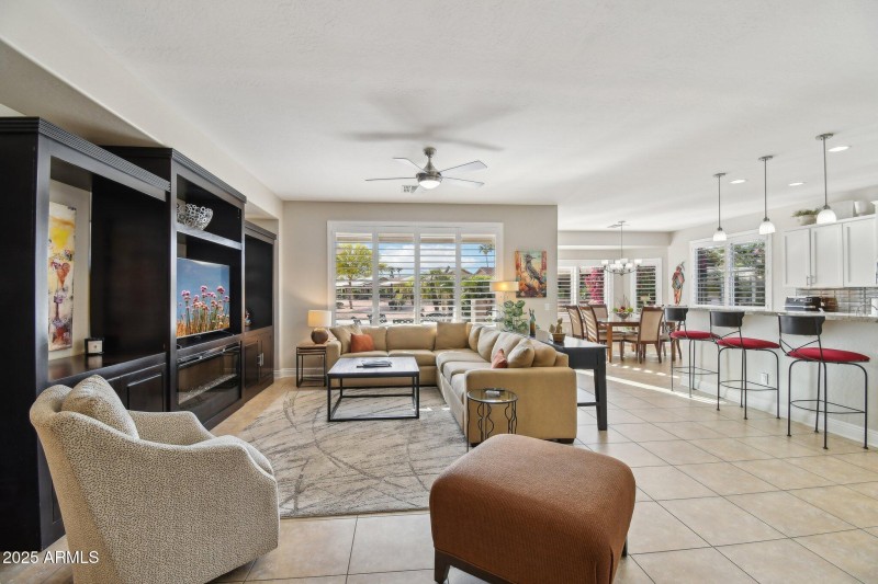 6-web-or-mls-N 155th Dr-04042025-004