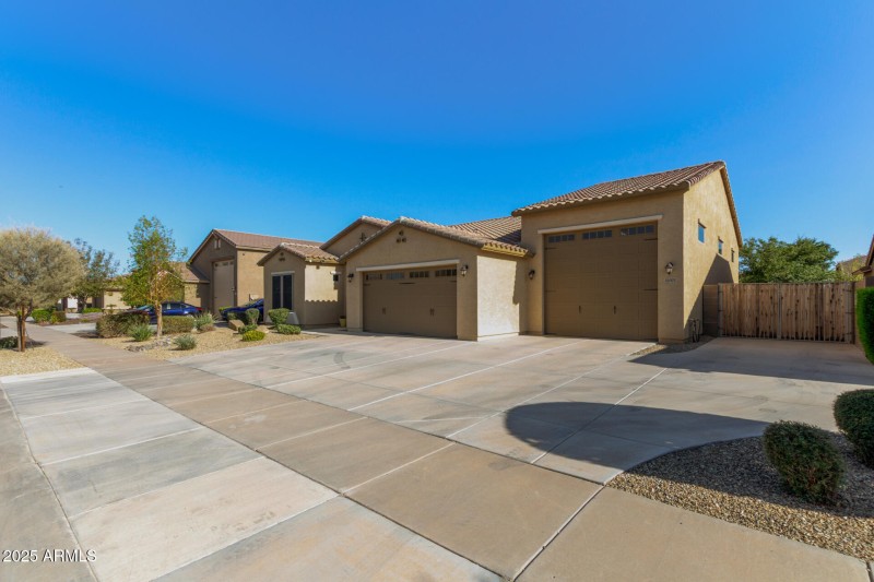 Front Driveway/Parking