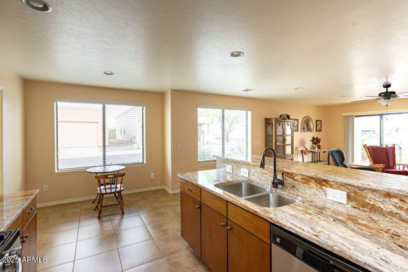 762SClubhouseLn-1
