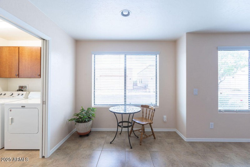 762SClubhouseLn-11