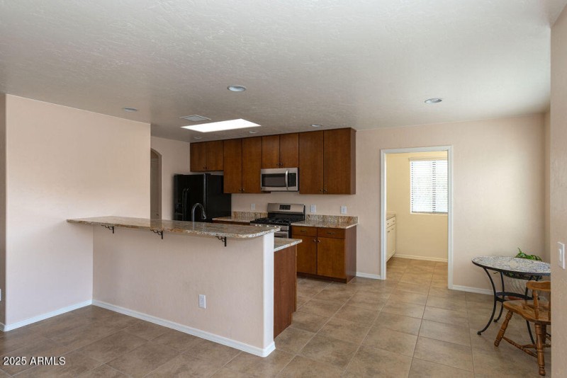 762SClubhouseLn-13