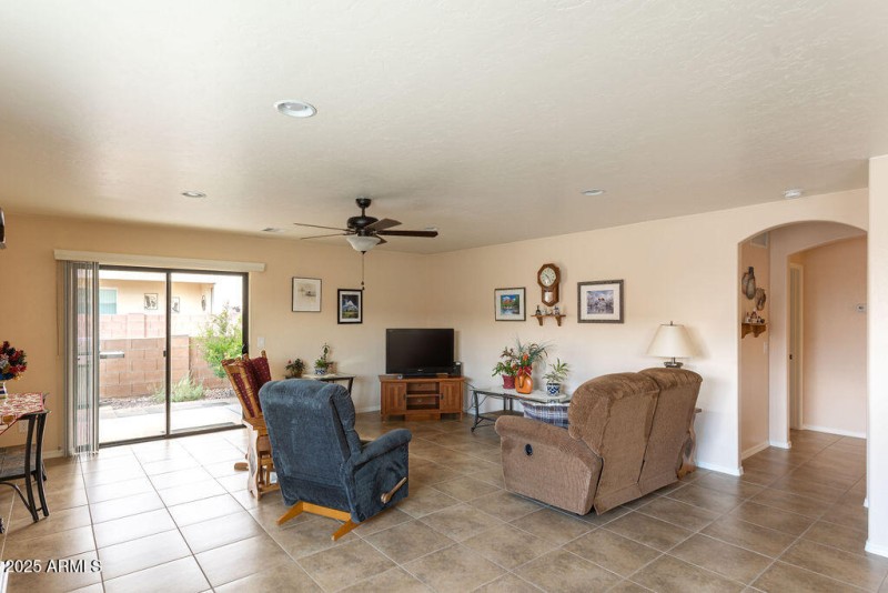 762SClubhouseLn-14
