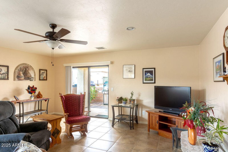 762SClubhouseLn-15