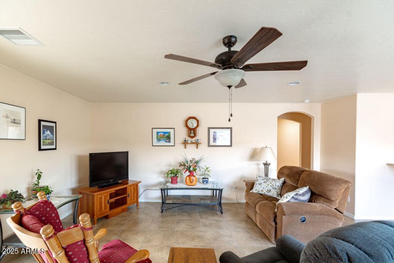 762SClubhouseLn-16