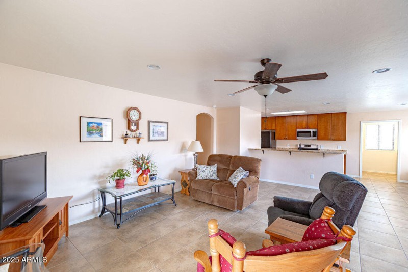762SClubhouseLn-17