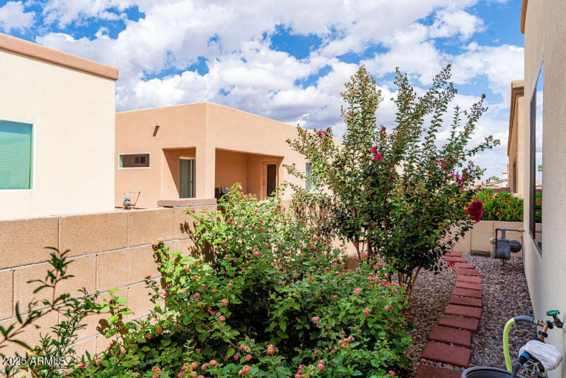 762SClubhouseLn-21