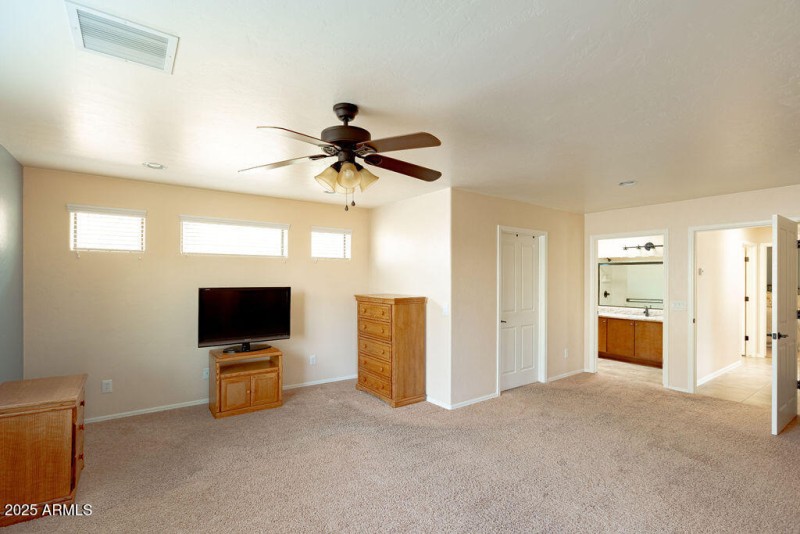 762SClubhouseLn-28
