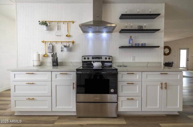 277thAve-kitchenStovewall