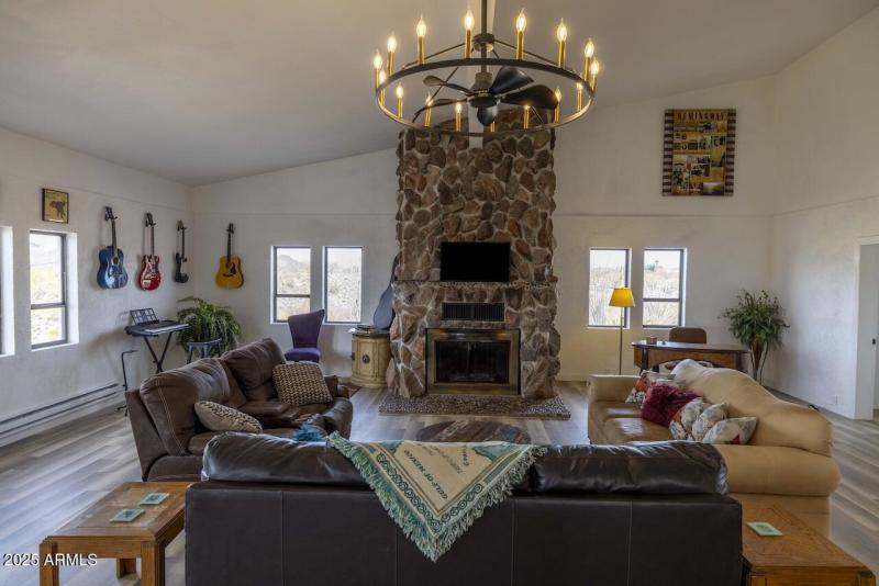 277thAve-Livingroomfunished