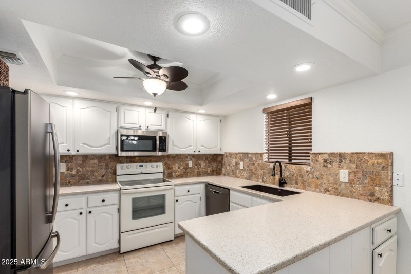 05 - Paradise Village