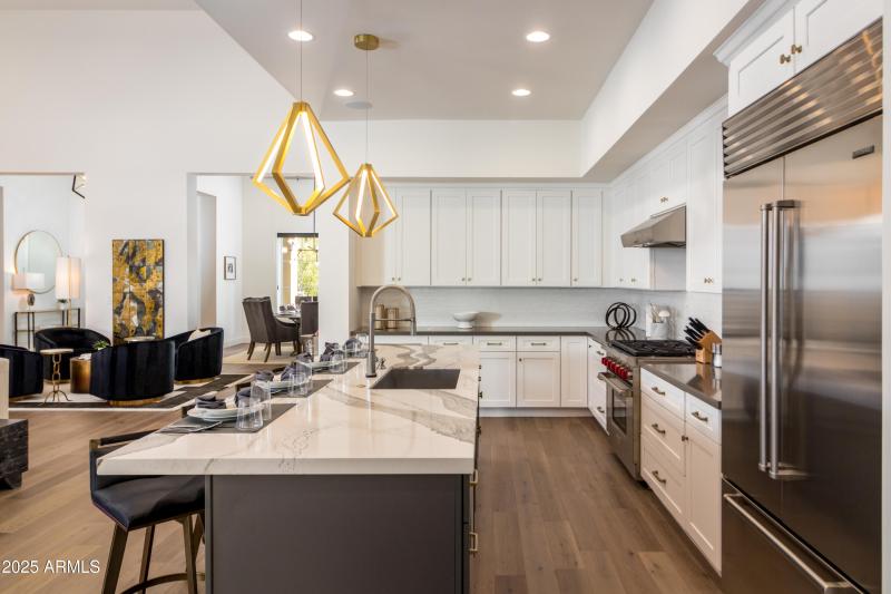 10 W Frier Dr (12).jpg-FULL