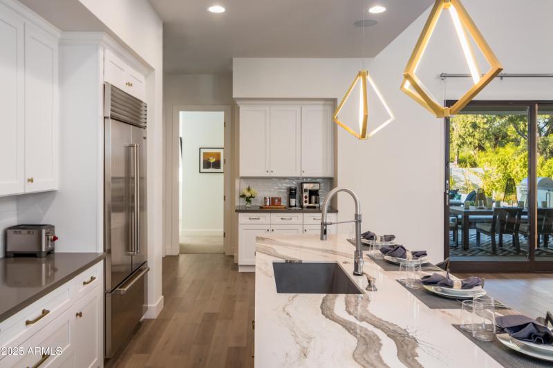 10 W Frier Dr (15).jpg-FULL