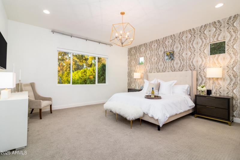 10 W Frier Dr (16).jpg-FULL